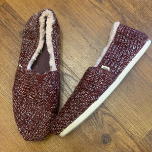 Toms Slip On Shoes women’s US 10 Maroon and White Fur Lined